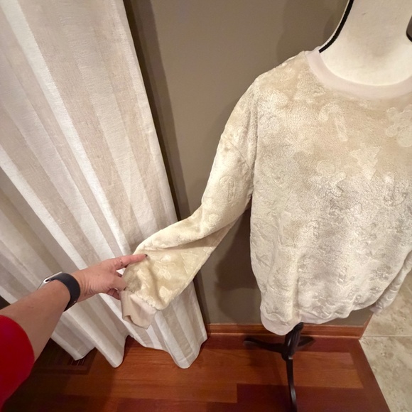 Wound Up Juniors Christmas Icon Tan Fleece Pullover, Size XL - Picture 7 of 14